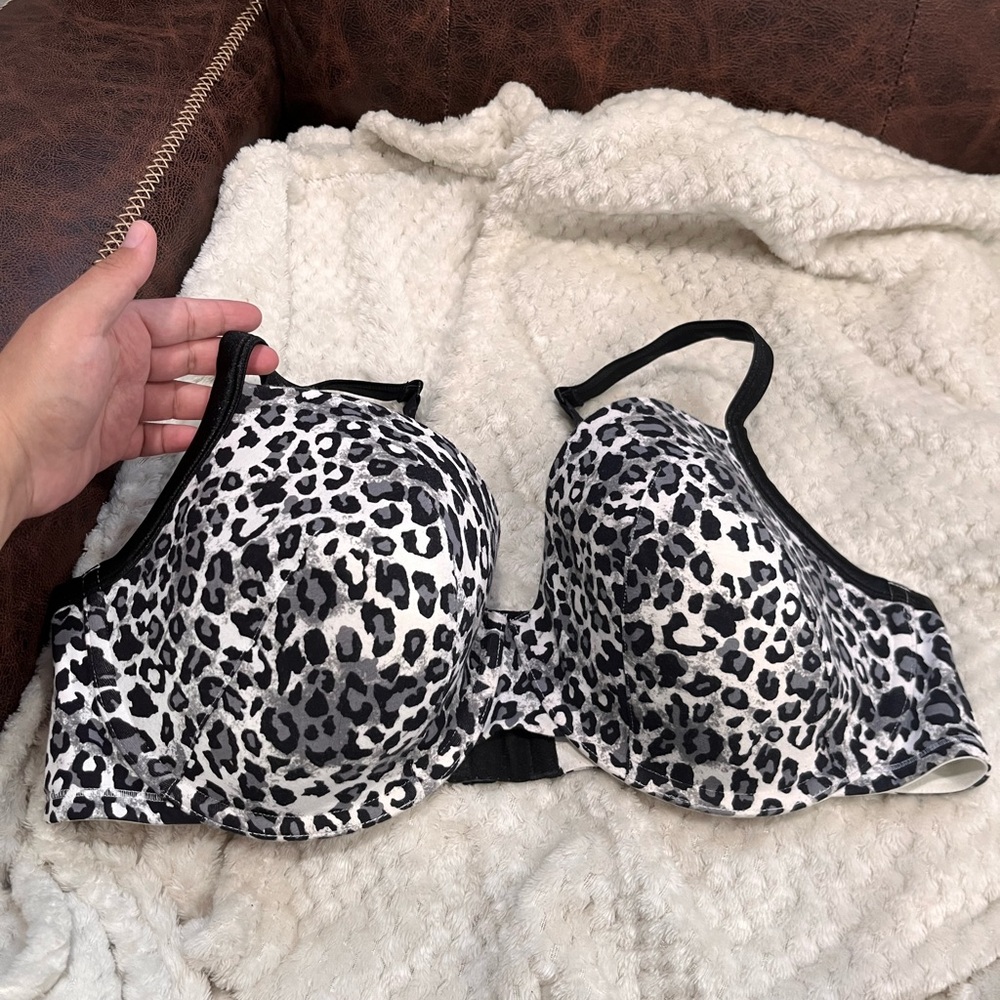 🌻Cacique 44DDD Black and White Leopard Print Bra